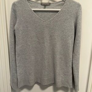 Newman Marcus Cashmere Gray V-Neck Women's Sweater.  Size S